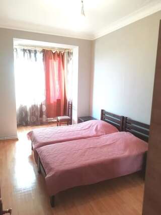 Гостевой дом Ototiflis Тбилиси Стандартный двухместный номер с 2 отдельными кроватями и общей ванной комнатой-3